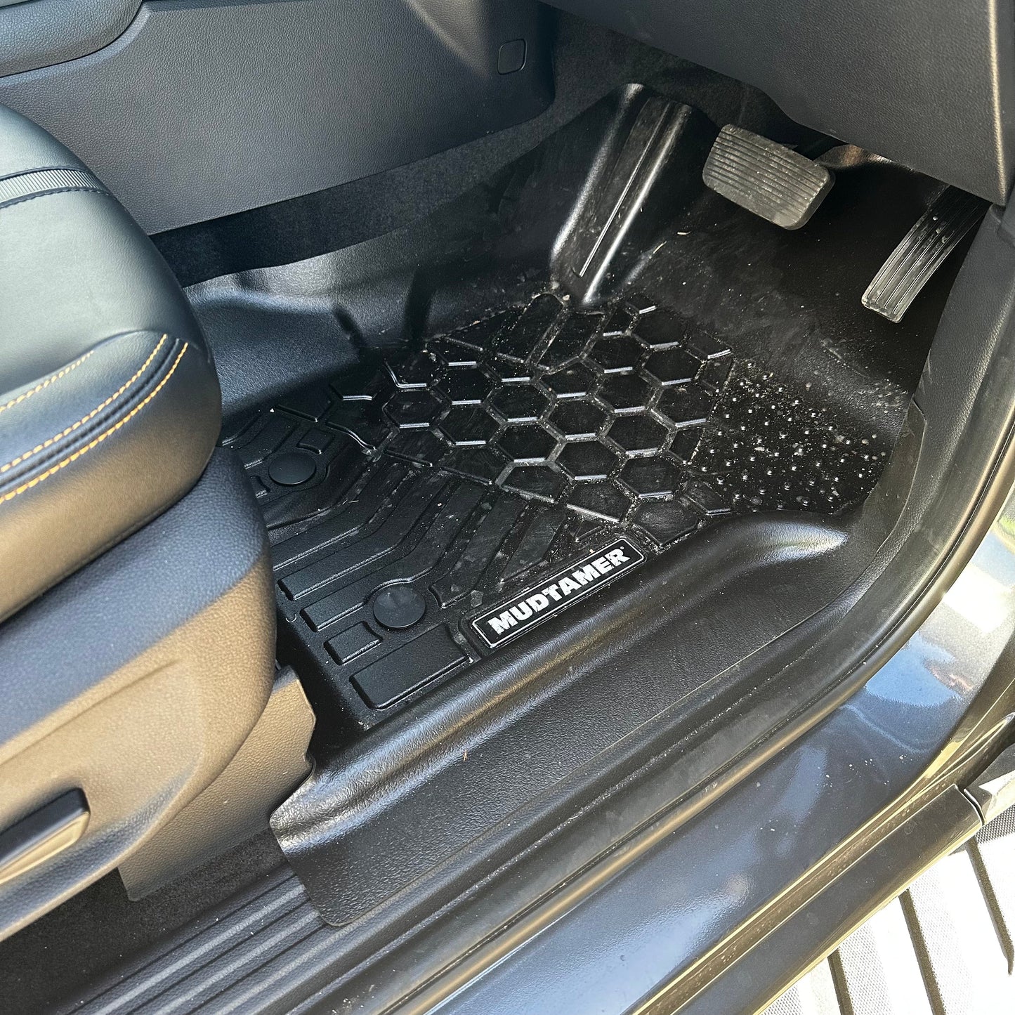 VW Amarok 2023+ | MUDTAMER Floor Mats