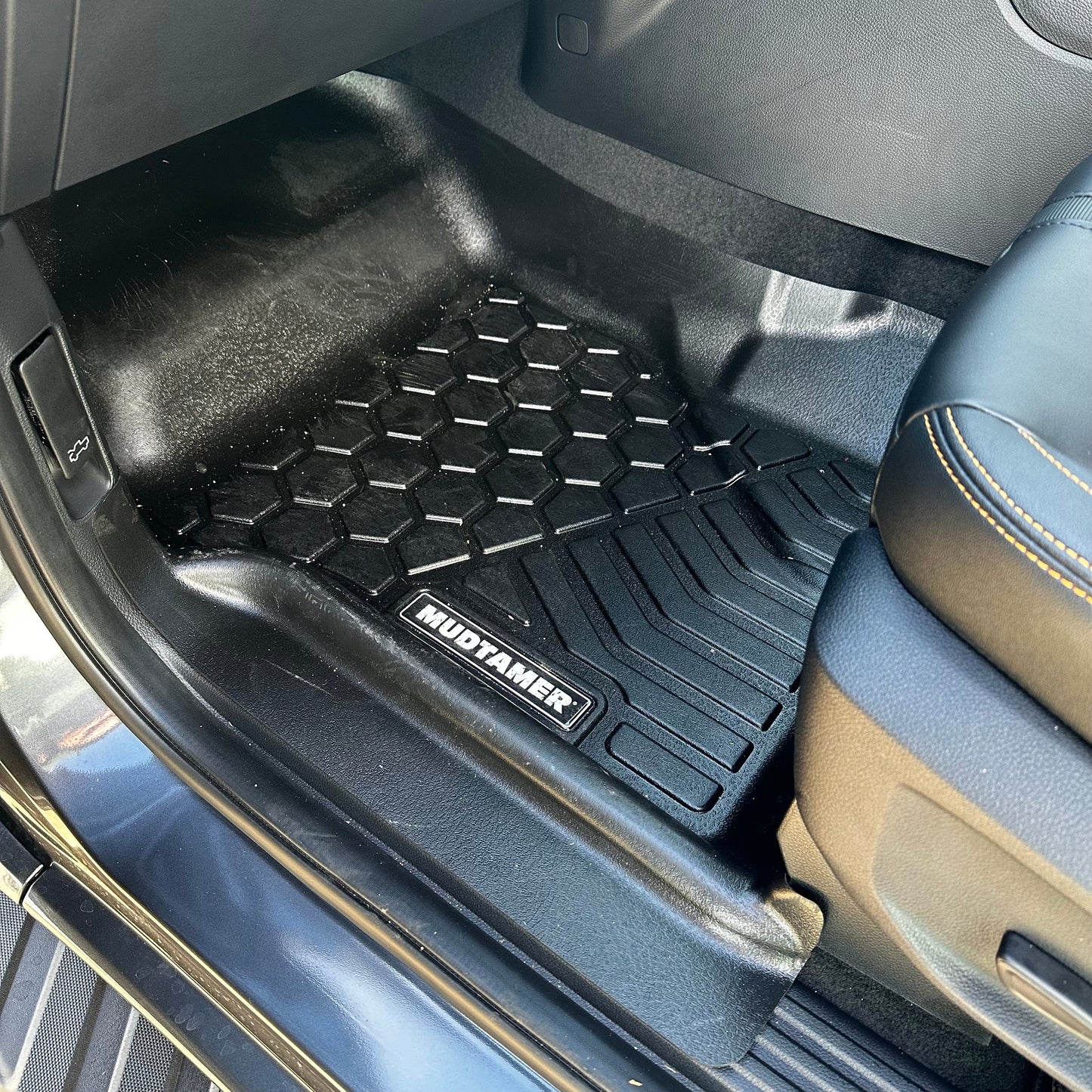 VW Amarok 2023+ | MUDTAMER Floor Mats