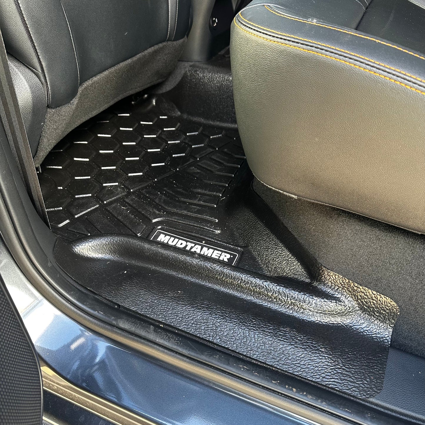 VW Amarok 2023+ | MUDTAMER Floor Mats