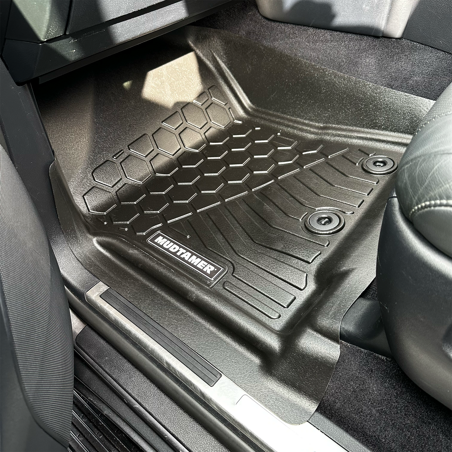 Front passengers MUDTAMER floor mat installed in a Toyota Landcruiser 200 Series